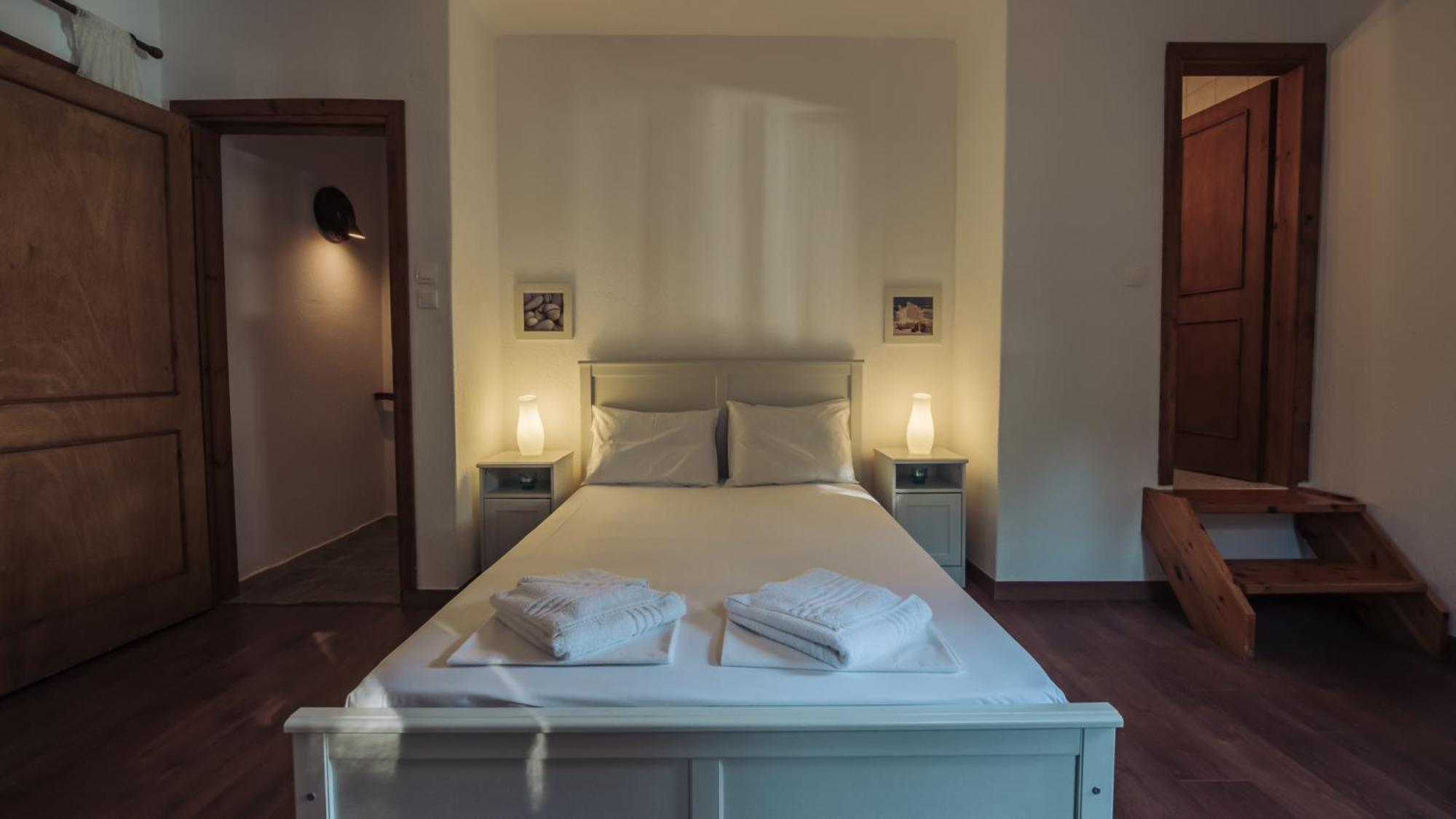 Squirrel Beach Front Villa, Metamorfosi Exterior foto