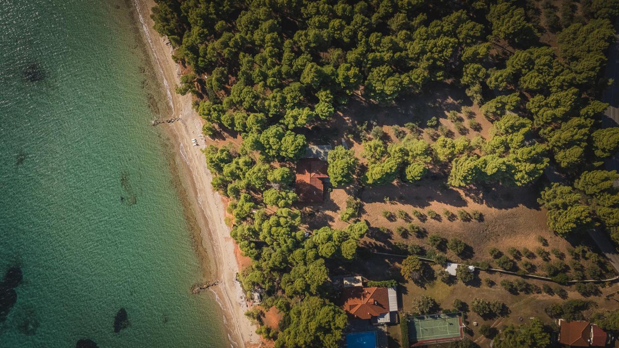 Squirrel Beach Front Villa, Metamorfosi Exterior foto