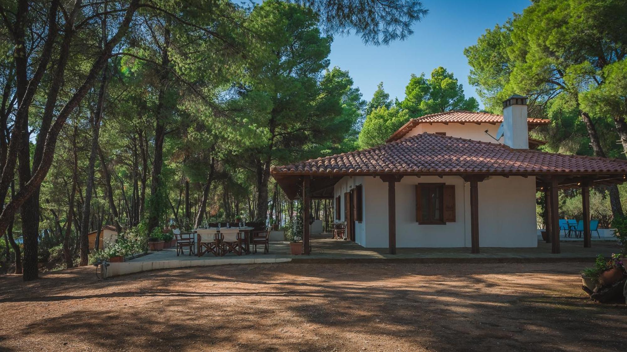 Squirrel Beach Front Villa, Metamorfosi Exterior foto
