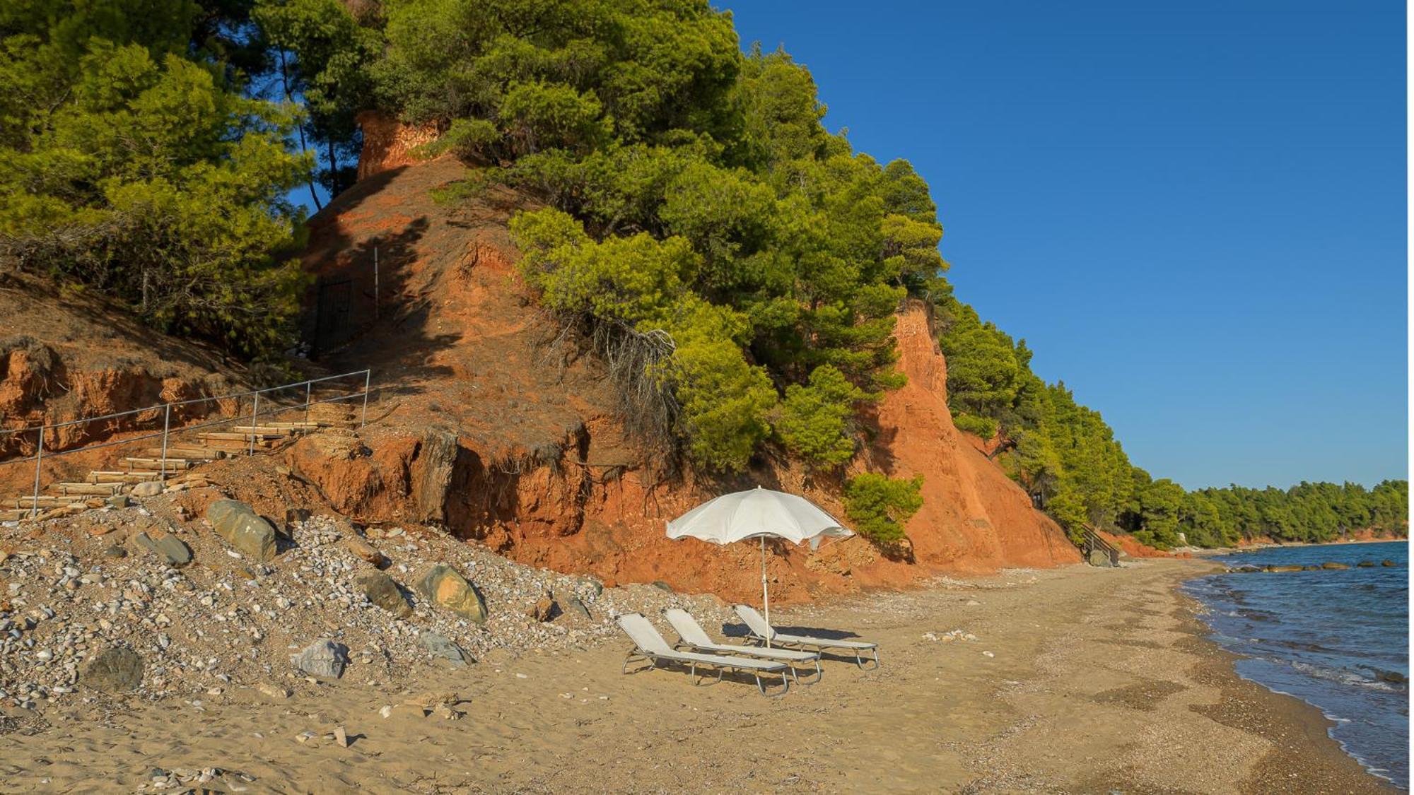 Squirrel Beach Front Villa, Metamorfosi Exterior foto