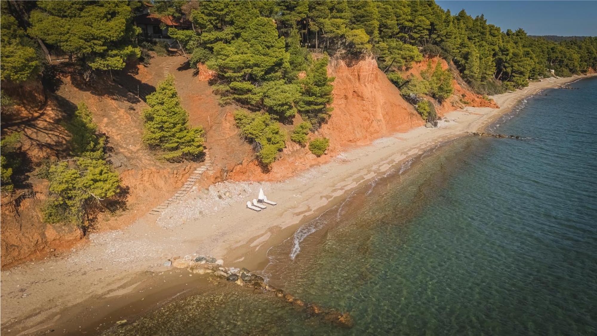 Squirrel Beach Front Villa, Metamorfosi Exterior foto