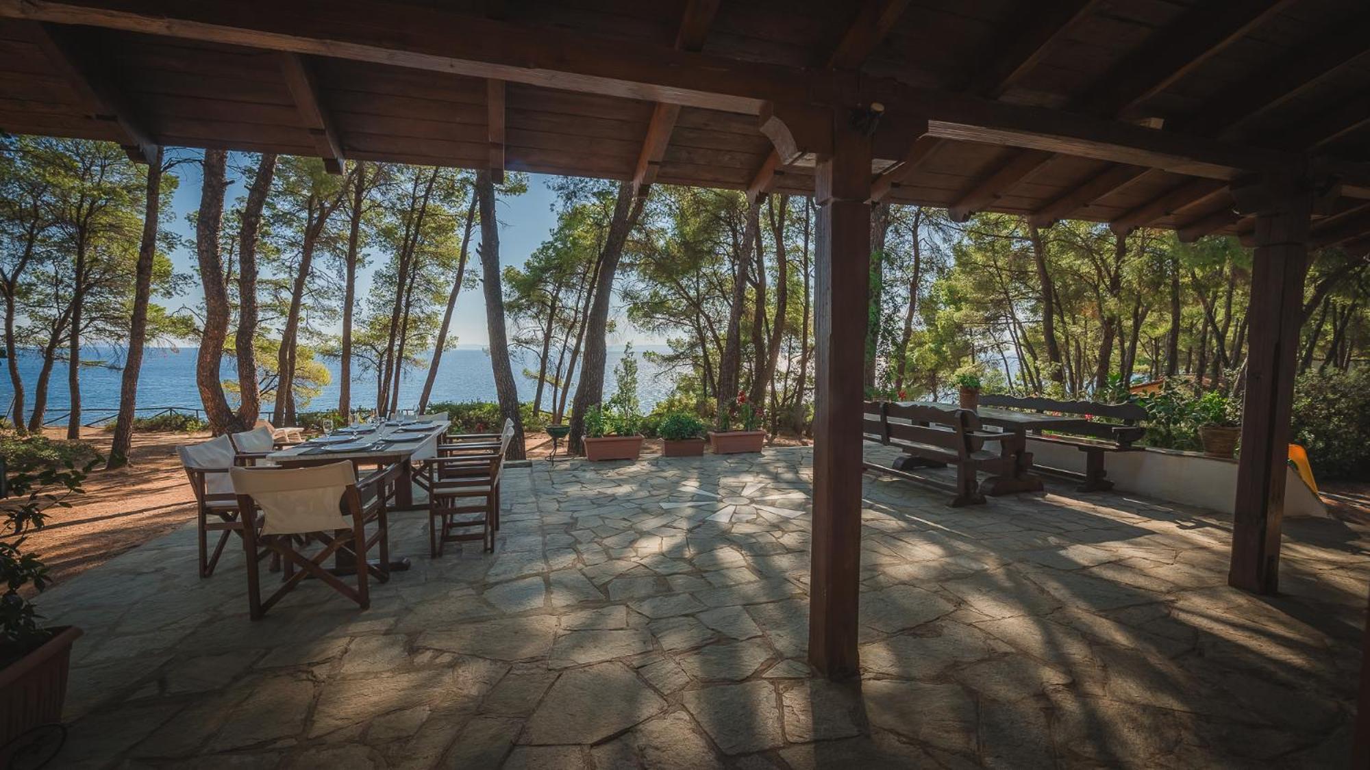 Squirrel Beach Front Villa, Metamorfosi Exterior foto