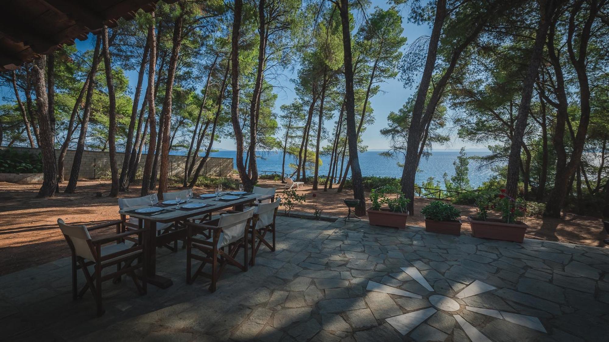 Squirrel Beach Front Villa, Metamorfosi Exterior foto