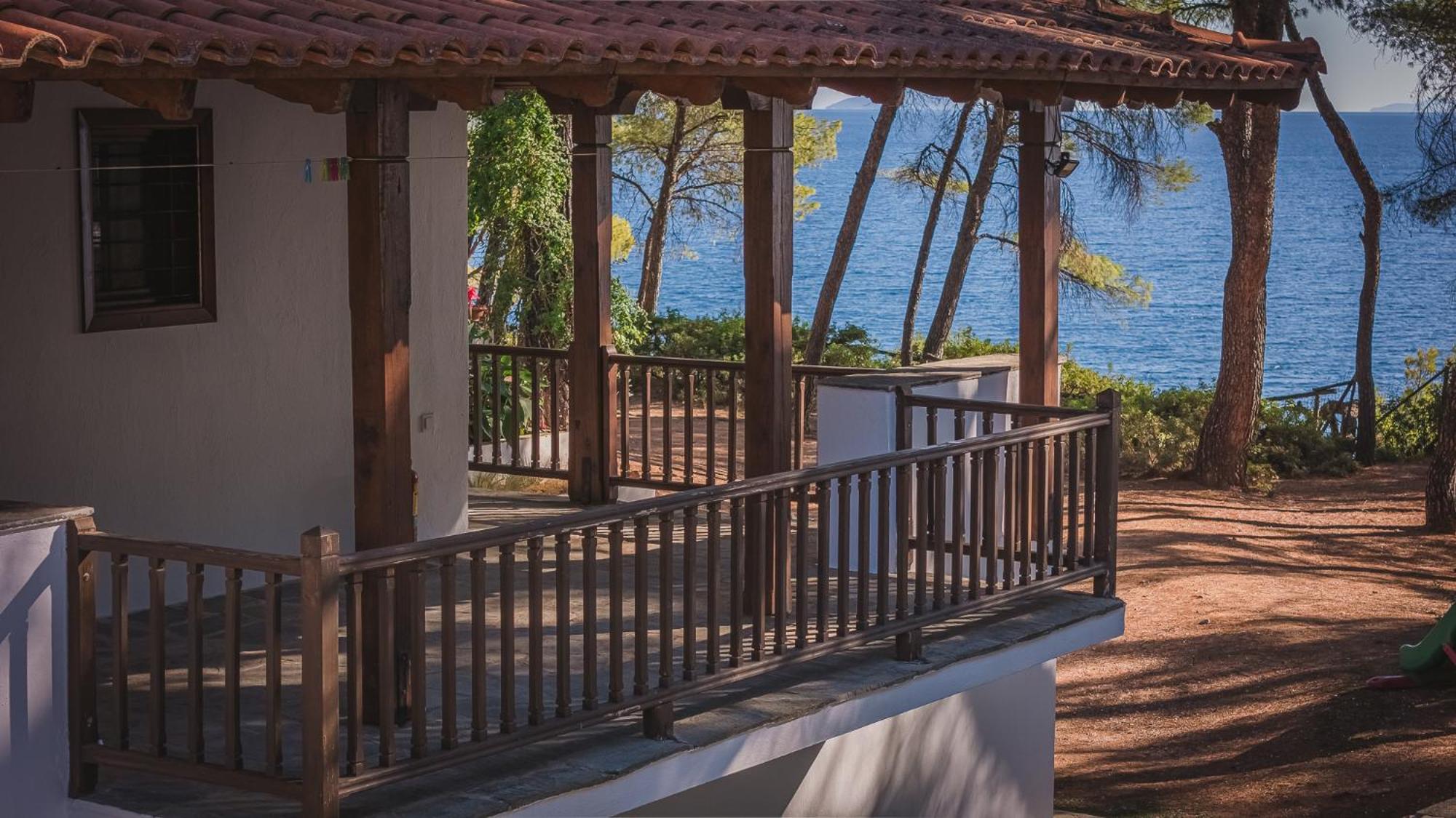 Squirrel Beach Front Villa, Metamorfosi Exterior foto