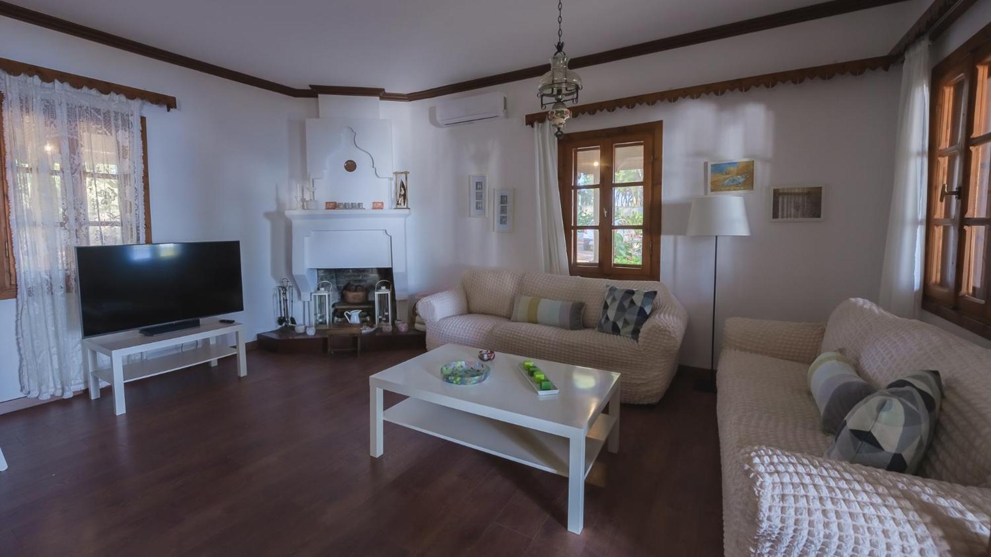 Squirrel Beach Front Villa, Metamorfosi Exterior foto