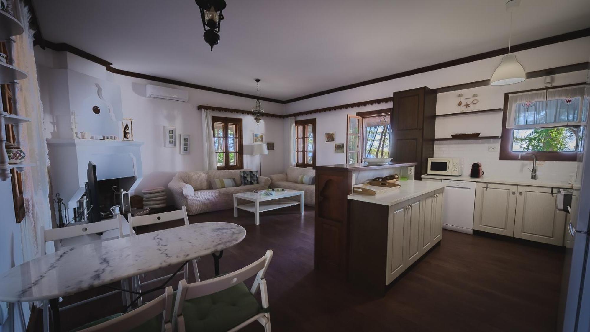 Squirrel Beach Front Villa, Metamorfosi Exterior foto