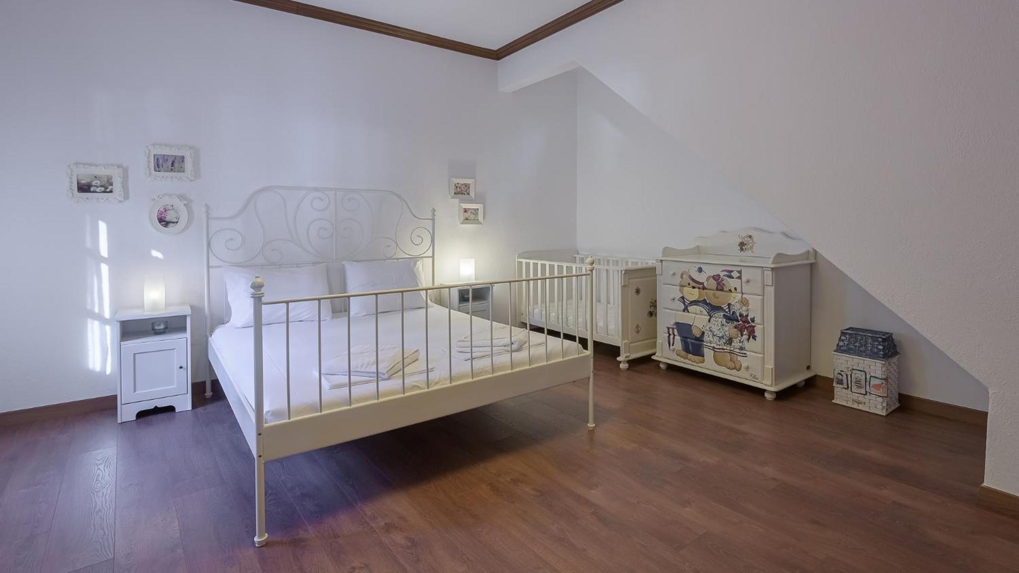 Squirrel Beach Front Villa, Metamorfosi Exterior foto