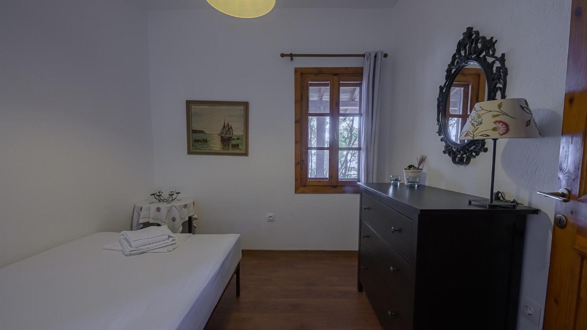 Squirrel Beach Front Villa, Metamorfosi Exterior foto